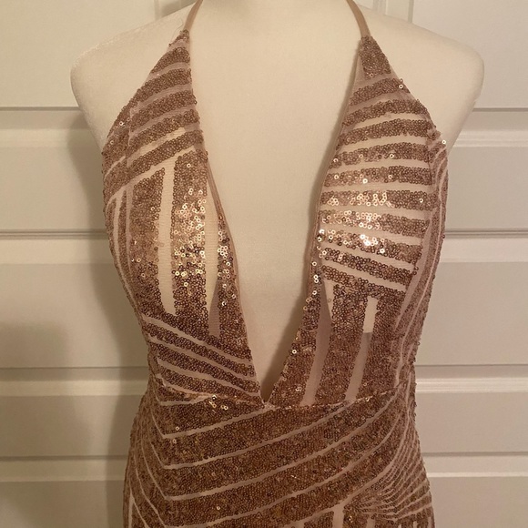 Gold deep V / Backless Sequin Dress - Picture 3 of 7